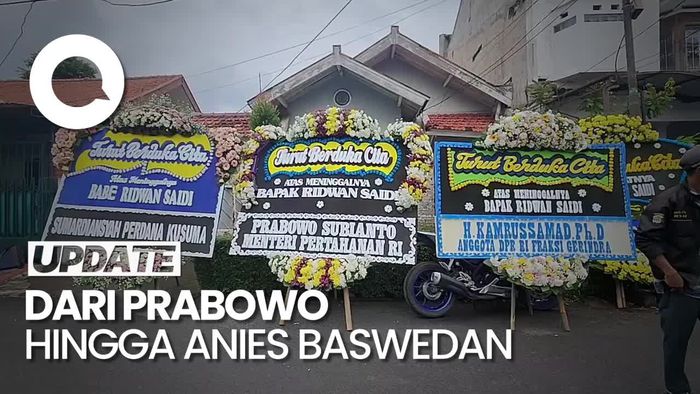 Deretan Karangan Bunga Duka Cita Berjejer di Rumah Duka Ridwan Saidi