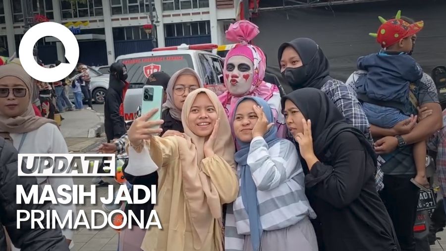 Potret Liburan di Kawasan Asia Afrika Bandung