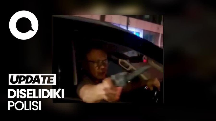 Momen Pengemudi Pajero Todongkan Sajam di Jakut