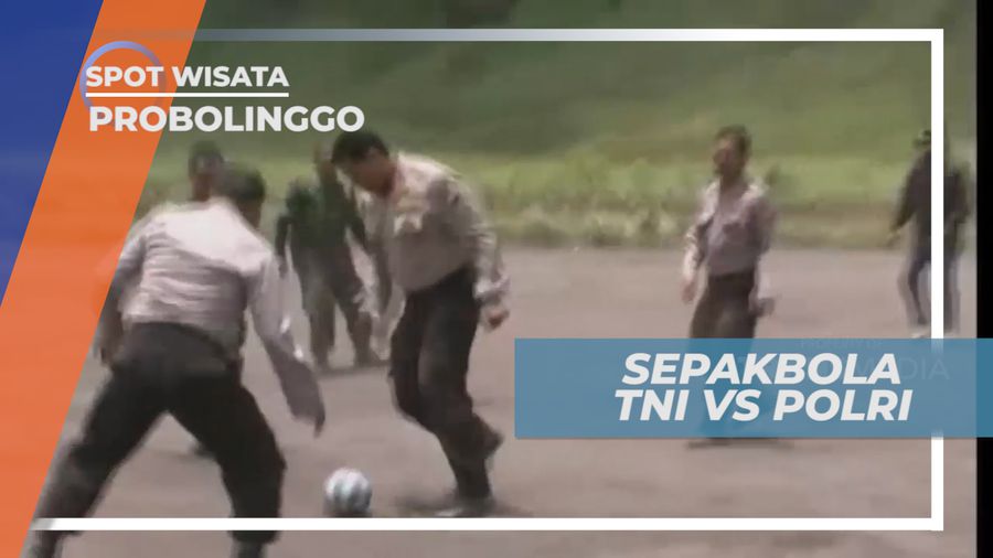 Serunya Bermain Bola Antara Tni VS Polri di Lautan Pasir Gunung Bromo, Probolinggo