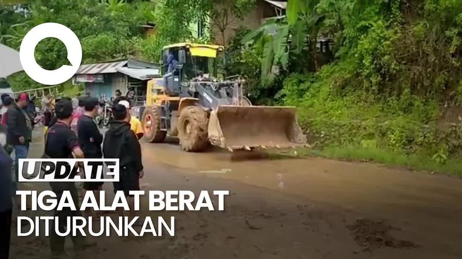 Material Longsor di Jalan Poros Malino Sulsel Mulai Dibersihkan