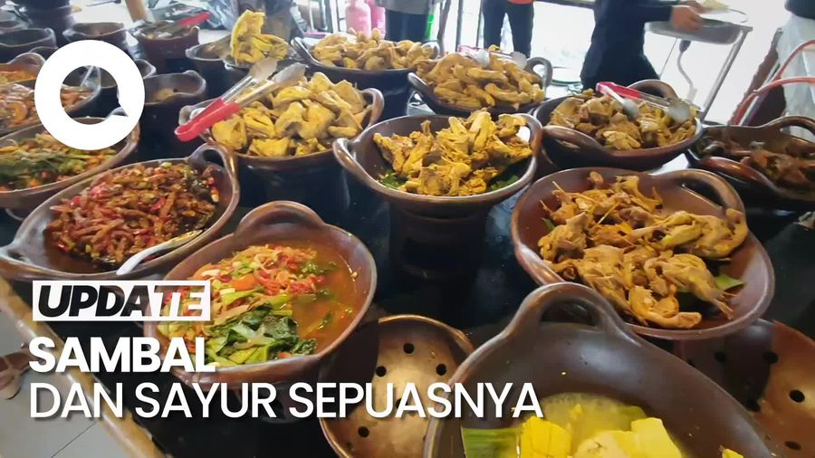Menikmati Makanan Sunda Berlatar Pemandangan City Light di Sentul