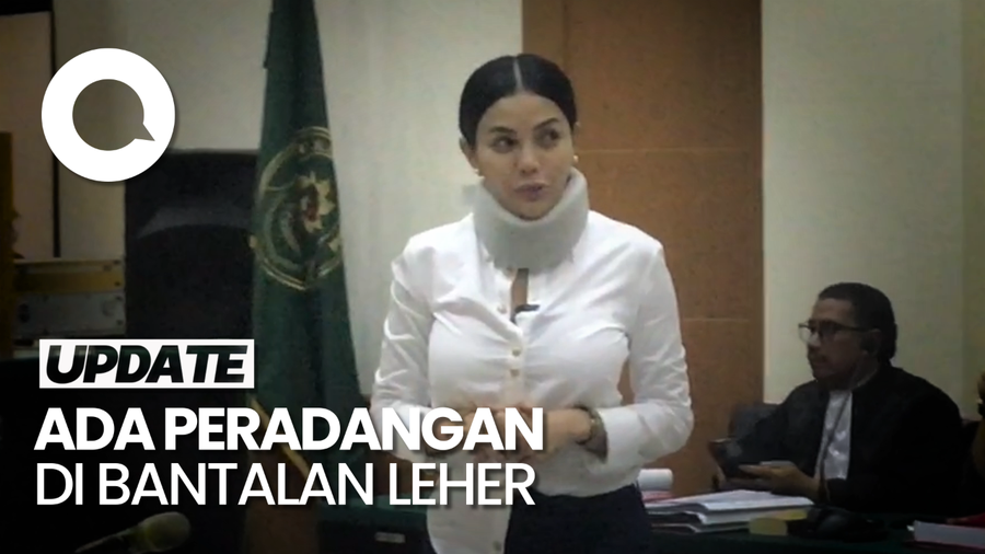 Nikita Mirzani Jalani Sidang Sambil Kenakan Penyangga Leher