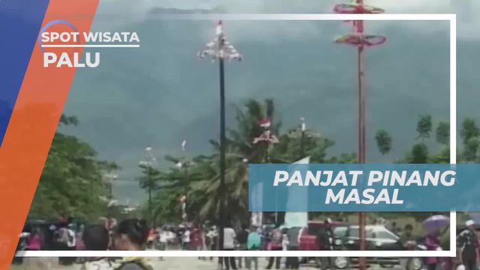 Panjat Pinang Masal, Kompetisi Seru di Kota Palu       