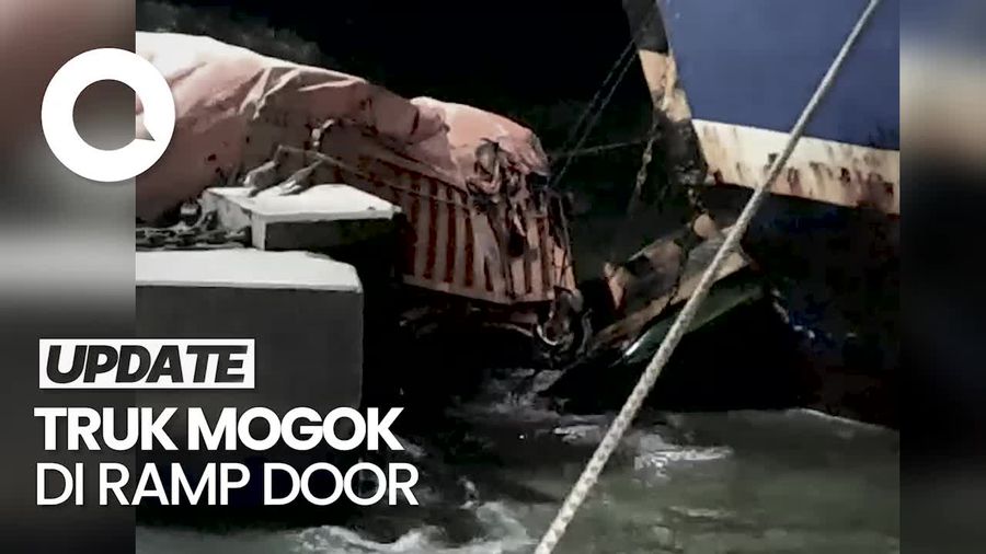 Hendak Naik Kapal, Truk Semen Malah Nyebur ke Laut di Pelabuhan Merak