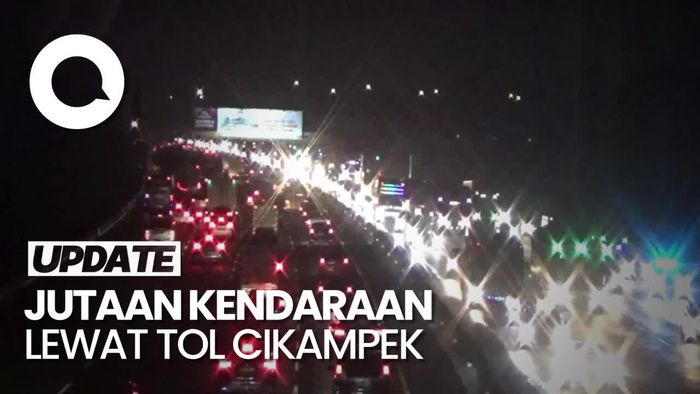 Penampakan Ramainya Tol Cikampek Malam Ini
