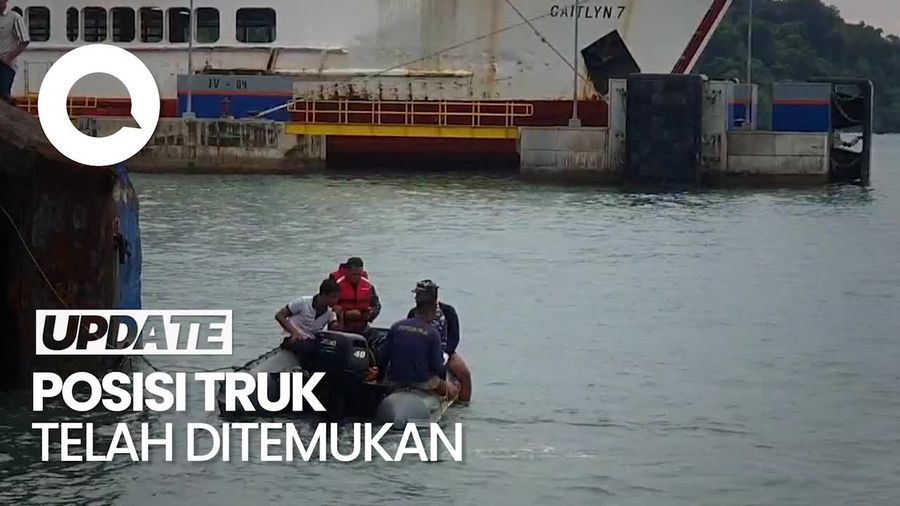 Penyelam TNI AL Diterjunkan Evakuasi Truk Tercebur di Pelabuhan Merak
