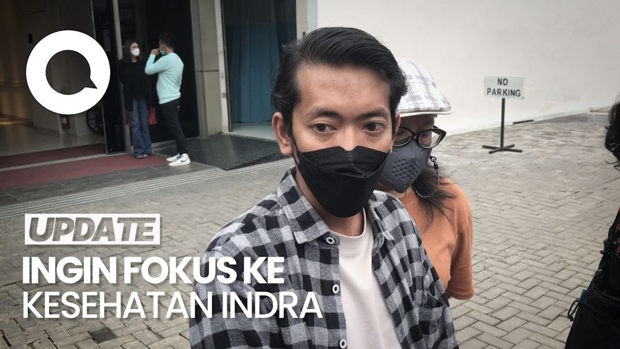 Keluarga Sepakat Tak Unggah Dulu Foto Indra Bekti di Medsos