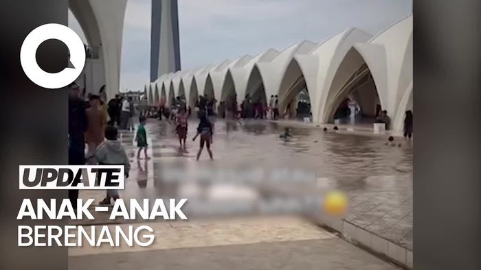 Heboh Kolam Masjid Al Jabbar Jadi Tempat Renang Pengunjung