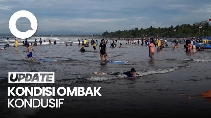 Suasana Pantai Pangandaran Penuh Warga Berlibur usai PPKM Dicabut