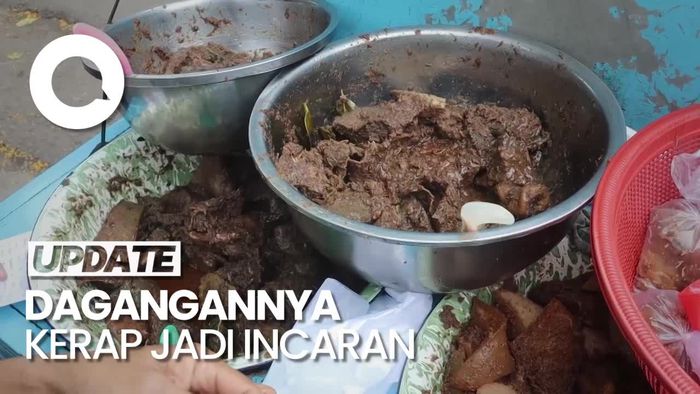 Sosok Penjual Jeroan Sapi Gerobakan yang Viral di Bandung