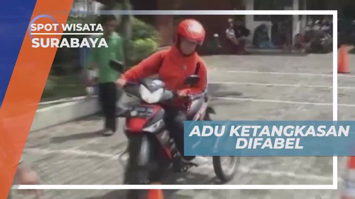 Adu Ketangkasan Lomba Sepeda Motor Roda Tiga, Surabaya            