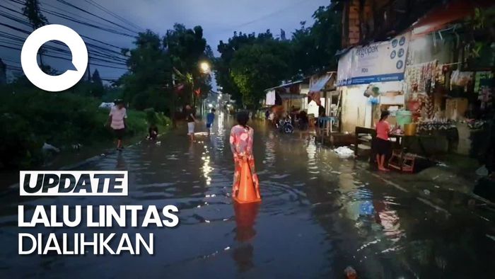 Hujan Deras, Jalan Kemang Utara IX Jaksel Banjir Setinggi 40 Cm!