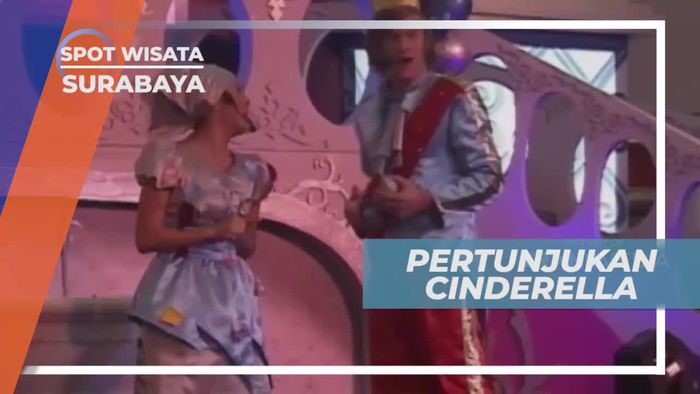 Melihat Teater Cinderella di Pusat Perbelanjaan Surabaya                 