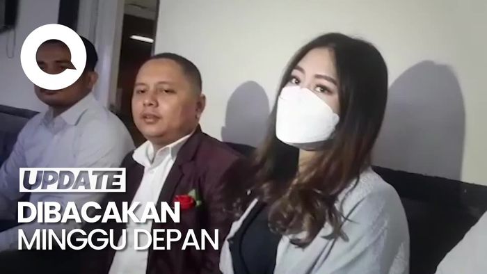 Sidang Vonis Ditunda, Ayu Thalia Berharap Bebas