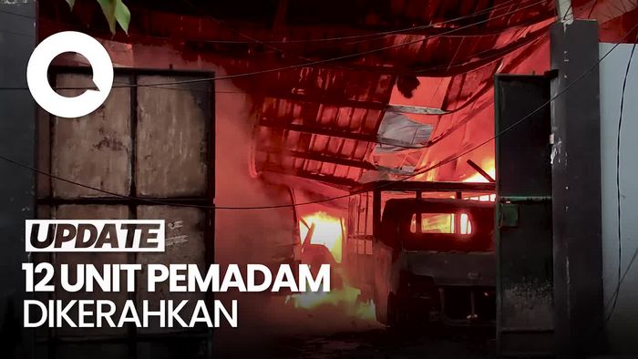 Penampakan Terkini Kebakaran Gudang Tiner di Semarang
