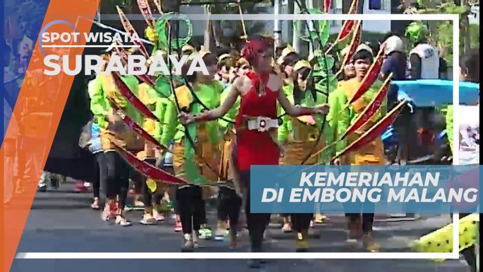 Menikmati Suasana Ramai Akhir Pekan di Jalan Embong Malang, Surabaya