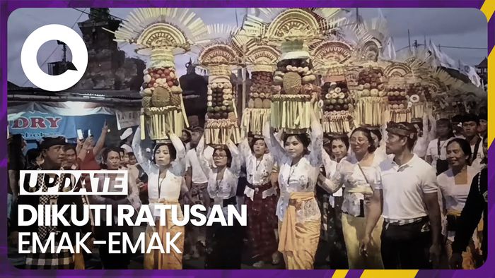 Intip Tradisi Ngerobok di Desa Adat Kerobokan