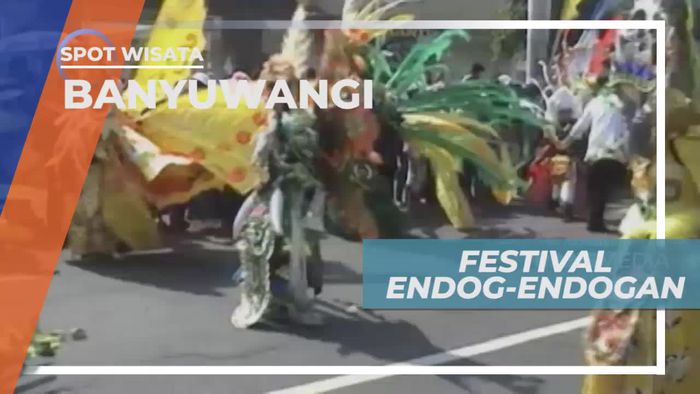 Melihat Replika Al-quran Raksasa di Festival Endog-endogan Banyuwangi