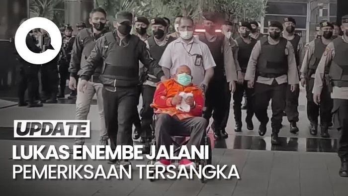 Lukas Enembe Tiba di KPK, Tangan Diborgol-Sempat Acungkan Jempol