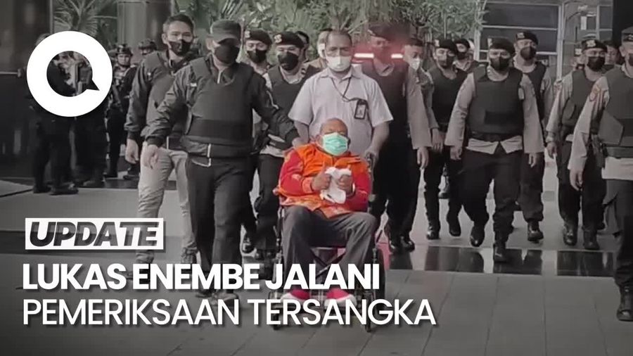 Lukas Enembe Tiba di KPK, Tangan Diborgol-Sempat Acungkan Jempol