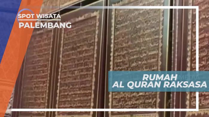 Pahatan Ayat Suci Al-quran di Atas Kayu Trambesi, Palembang