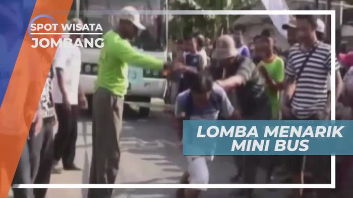 Adu Tangkas Lomba Menarik Mini Bus di Kota Jombang