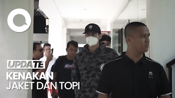 Momen Revaldo Tiba di Polda Metro Jaya Terkait Kasus Narkoba