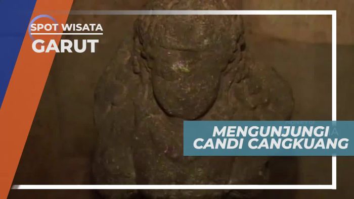 Naik Rakit Mengarungi Danau Kecil Menuju Candi Cangkuang Garut