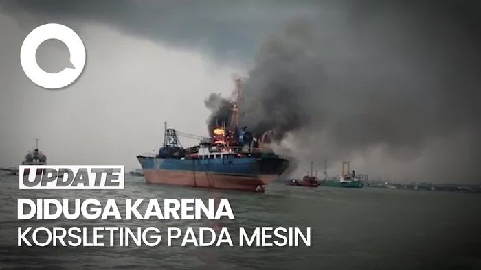 Kapal Kargo Terbakar Saat Antre Muat Semen di Perairan Gresik