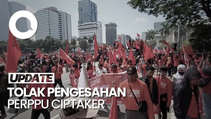 Massa Buruh Tolak Perppu Ciptaker Padati Kawasan Patung Kuda