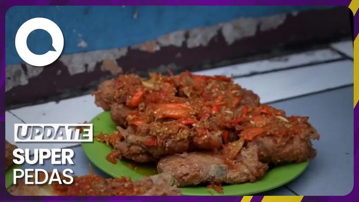 Bikin Laper: Makan Ayam Dibalut Sambal Geprek