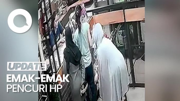 Terekam CCTV! Emak-emak Nekat Curi Hp dari Kereta Bayi di Matraman