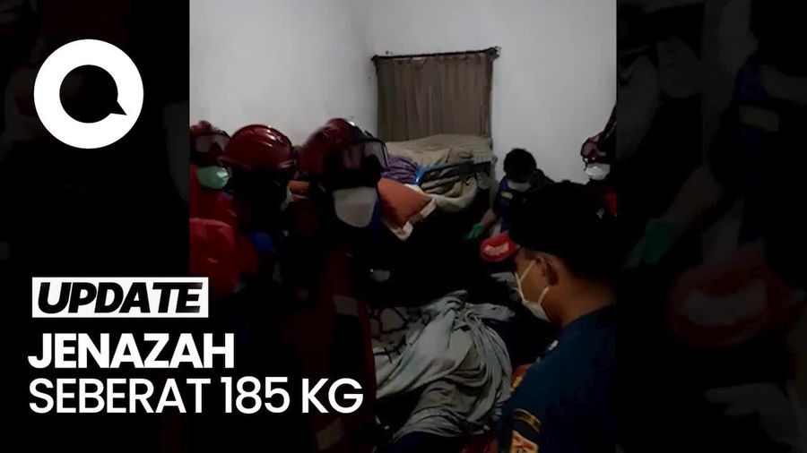 Momen Damkar Evakuasi Jenazah Seberat 185 Kg dari Rumah di Jaktim