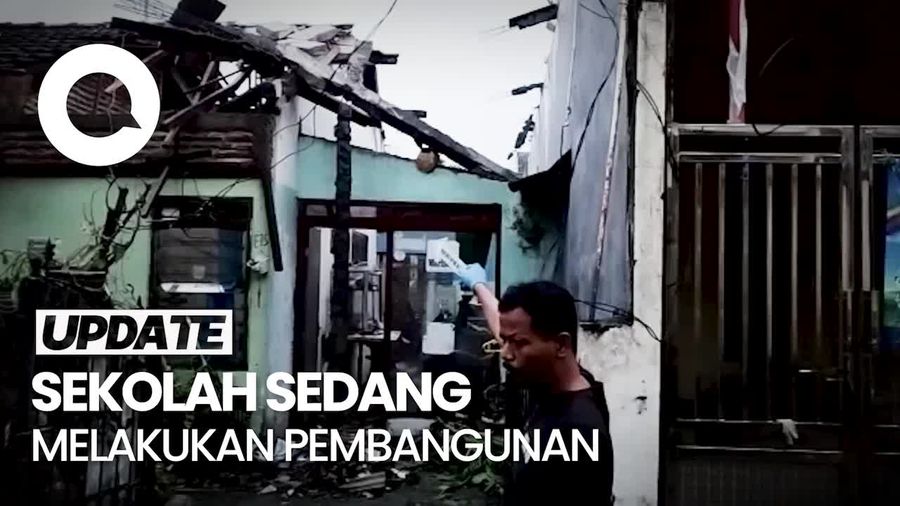Penampakan Rumah di Surabaya Rusak Tertimpa Tembok Sekolah Ambruk