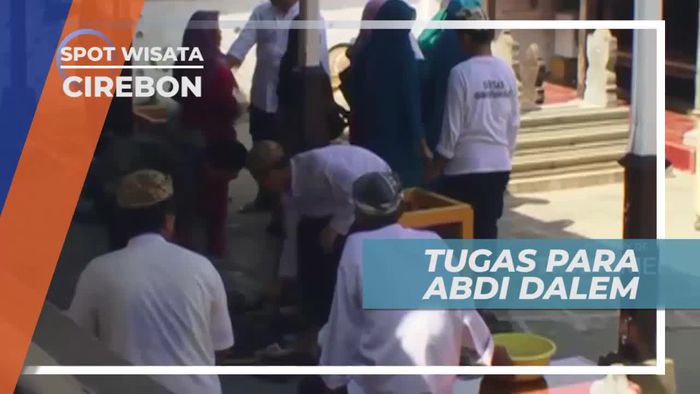 Merawat Kompleks Pemakaman, Tugas Para Abdi Dalem, Cirebon