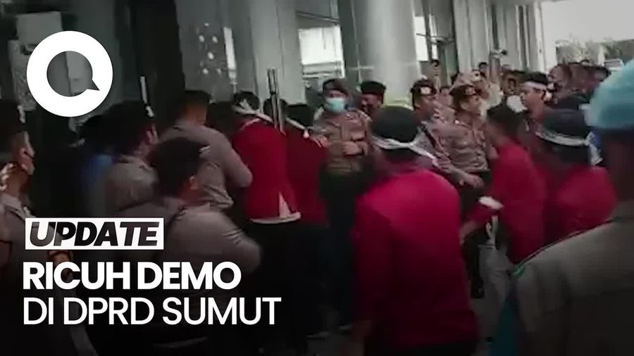 Ricuh Demo Mahasiswa di Medan, Massa Paksa Masuk Gedung DPRD