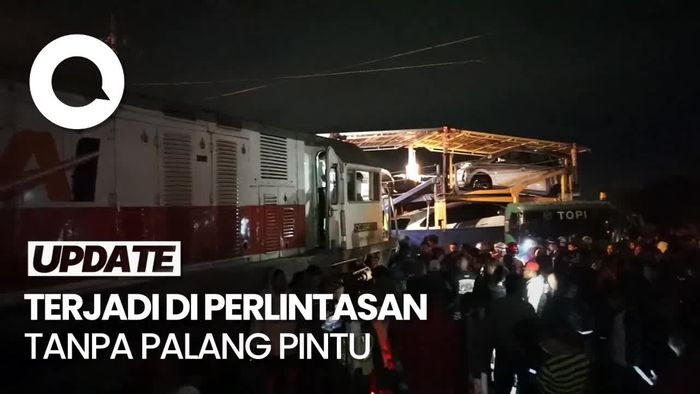 Penampakan KA Sancaka Tabrak Truk Pengangkut Mobil di Mojokerto