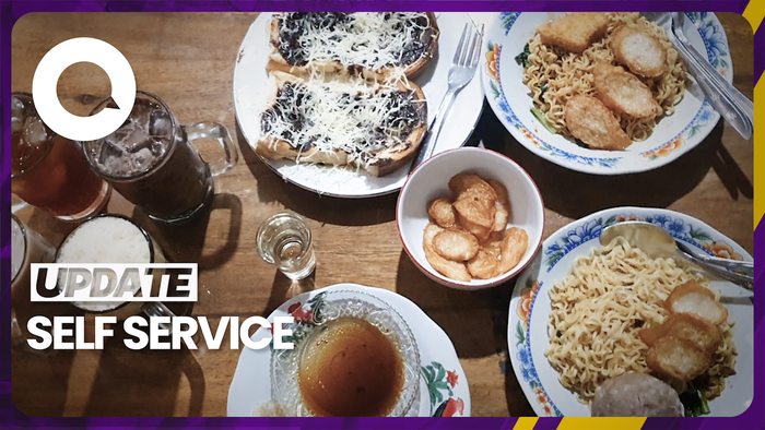 Makan Indomie di Warmindo Hits dengan Konsep Vintage
