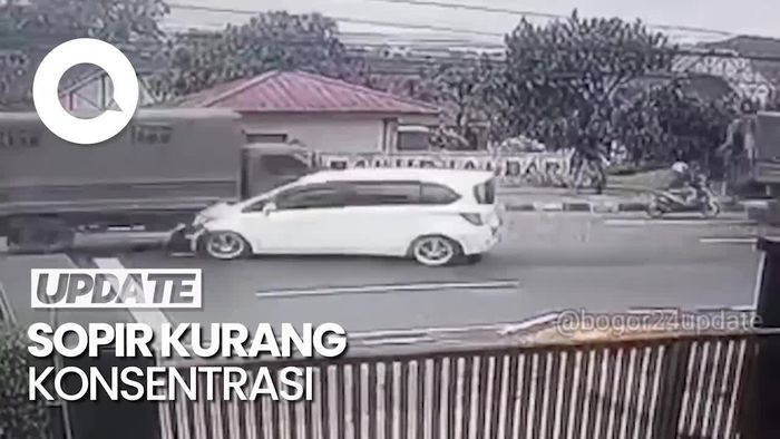 Detik-detik Mobil Tabrak 2 Truk TNI di Puncak Bogor
