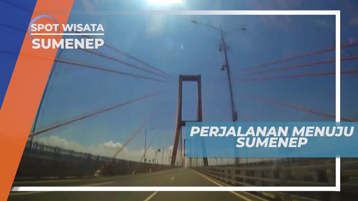 Berjalan di Jembatan Suramadu Di Bawah Pancaran Sinar Matahari, Sumenep
