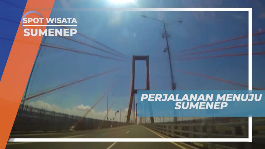 Berjalan di Jembatan Suramadu Di Bawah Pancaran Sinar Matahari, Sumenep