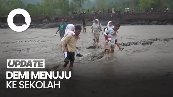 Jembatan Putus, Orang Tua Gendong Siswa Seberangi Aliran Lahar Semeru