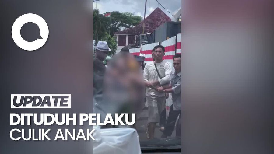 Viral Wanita Setengah Bugil Diarak di Jembatan Ampera