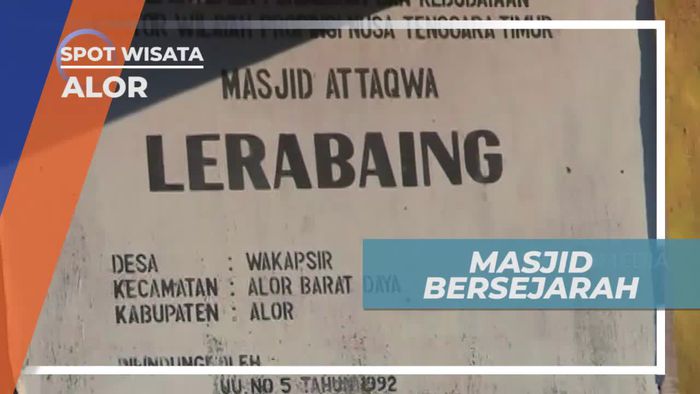 Masjid Megah di Tepi Pantai Alor Nusa Tenggara Timur