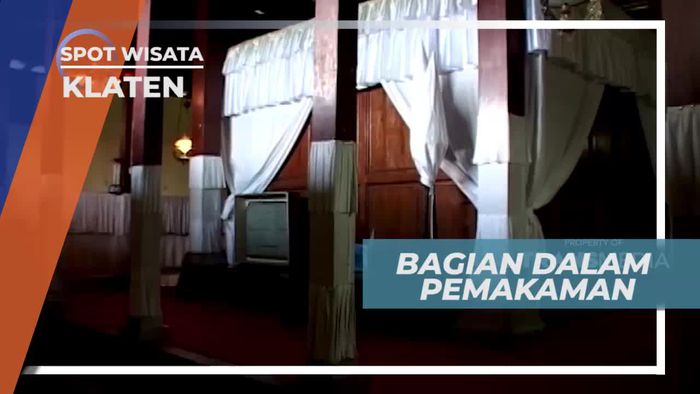 Melihat Bangunan Makam Utama yang Memiliki Tiga Pintu di Klaten