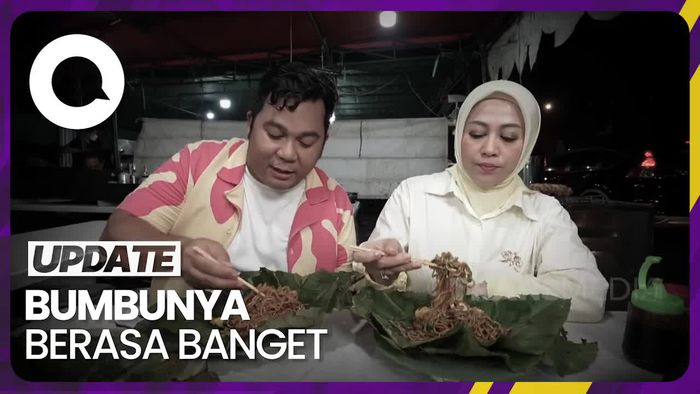 Bikin Laper: Sensasi Makan Kwetiau Goreng Pakai Daun Simpur