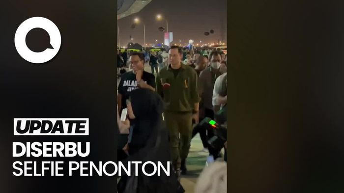 Momen Anies-AHY Akrab Duduk Sebelahan Nonton Konser Dewa 19