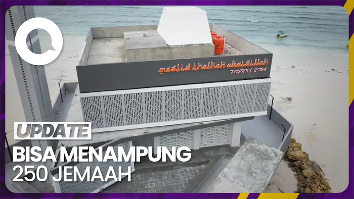 Masjid Terapung Thalhah Ubaidillah yang Jadi Ikon Baru di Tanjung Bira