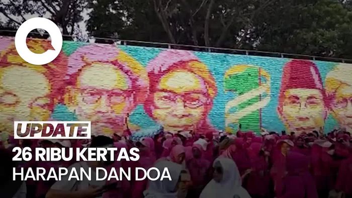 Emak-emak Fatayat Susun Gambar KH Hasyim-Gus Yahya Pakai Sticky Notes